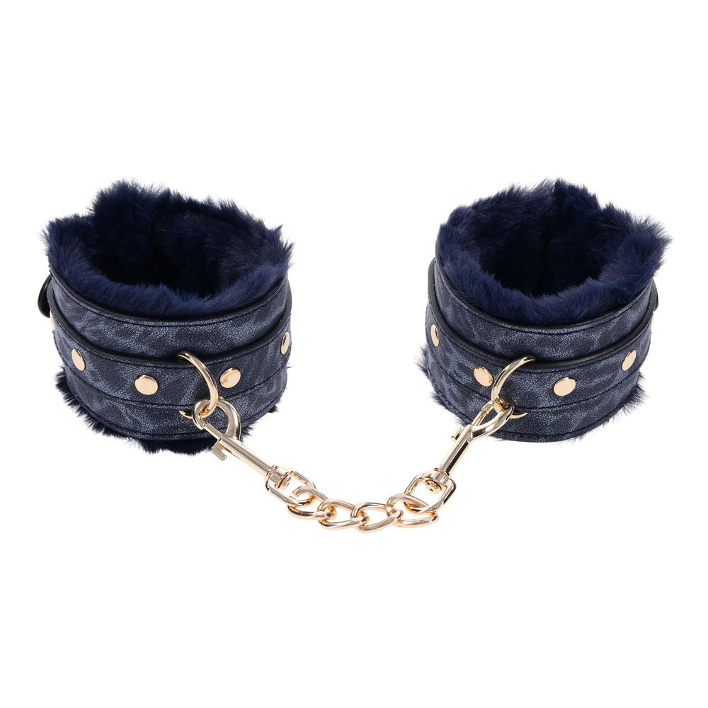 Navy blue faux fur handcuffs with gold chain and buckles for luxurious bondage play, focus view | Flirty Bay online adult store, adult toys and lingerie