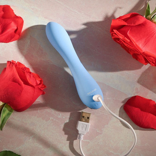 Evolved - crush g-spot vibrator - Product bottom view, focus on charger  | Flirtybay.com.au