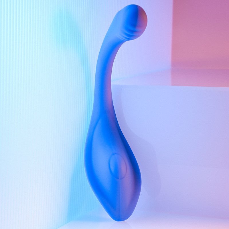 Evolved - remote control g-spot clitoral stimulator - Product bottom view  | Flirtybay.com.au