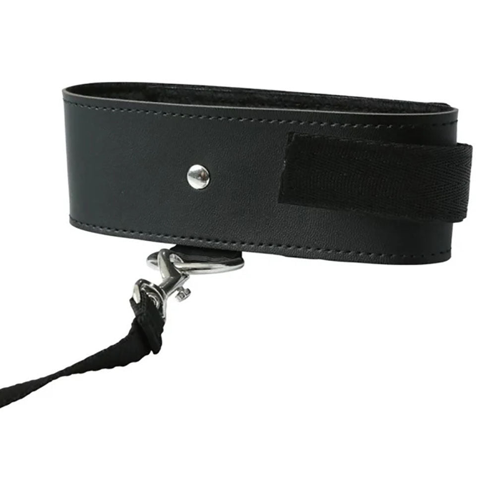 Sex & mischief  - bondage leash & collar - Product side view, focus  | Flirtybay.com.au
